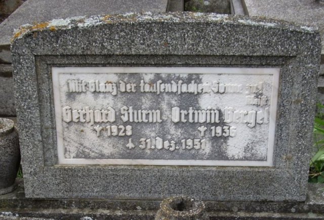 Sturm Gerhard 1928-1951 Bergel Ortwin 1936-1951 Grabstein